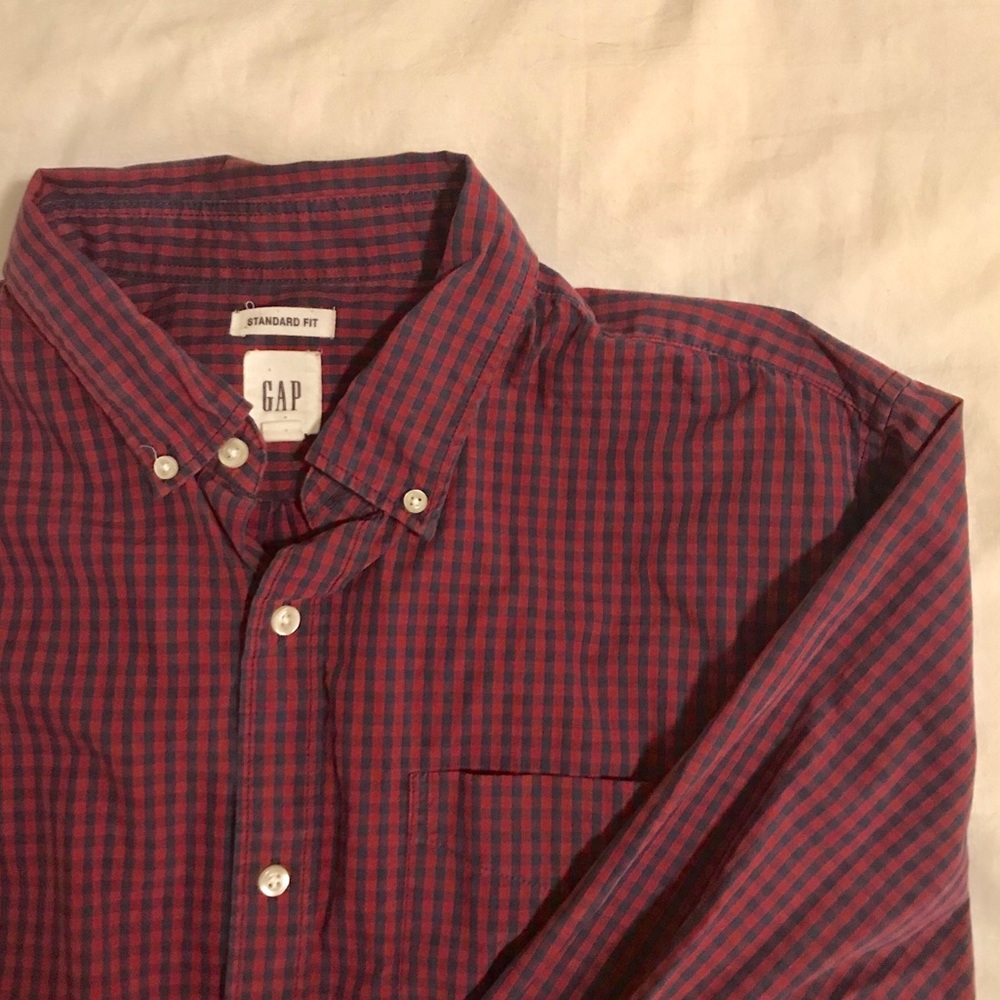 GAP Men’s Gingham Button-Up Shirt
